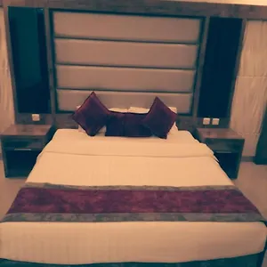 Aram Hotel